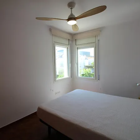 Mistral - Acogedor, Luminoso Y De Ambiente Moderno Con Terraza Vista Mar. - Es-228-143 Llanca